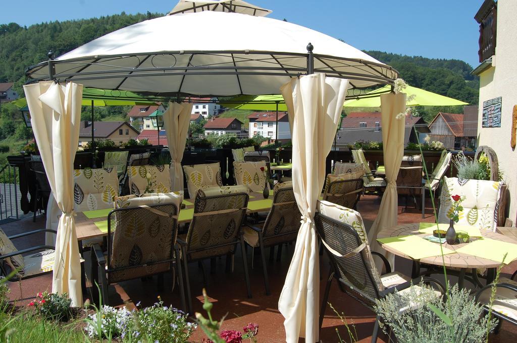 Hotel Gruener Baum Mit Restaurant & Wellness Oberzent Exterior foto