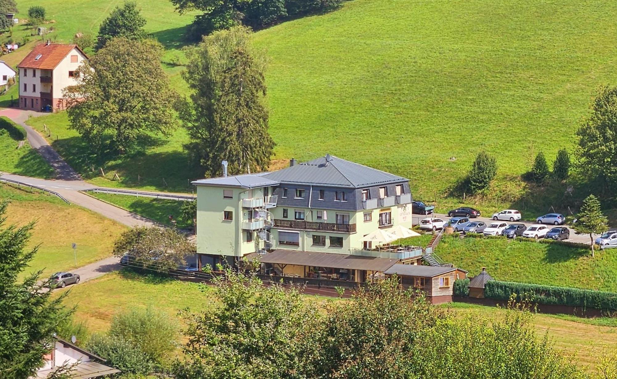 Hotel Gruener Baum Mit Restaurant & Wellness Oberzent Exterior foto