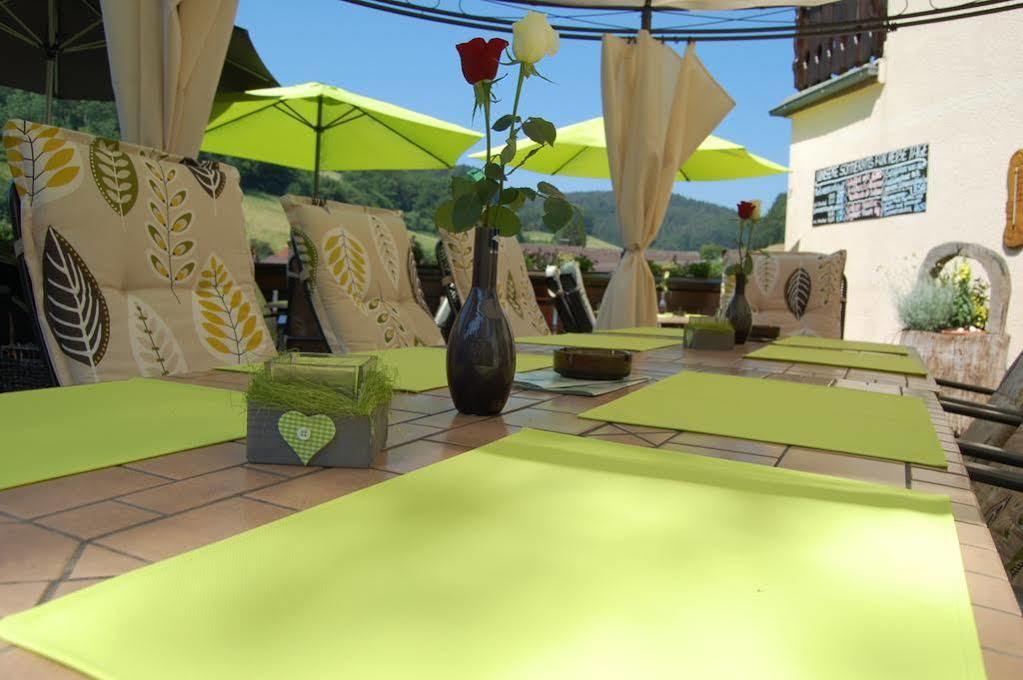 Hotel Gruener Baum Mit Restaurant & Wellness Oberzent Exterior foto
